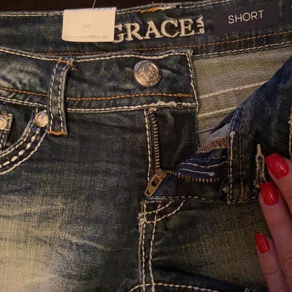 Size 25 Jean Shorts - Picture 8 of 15